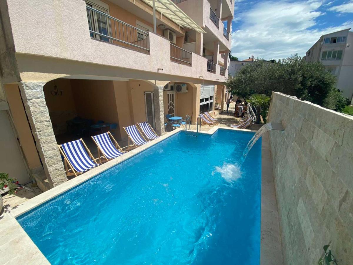 amforaproperty.com/Izdavanje apartmana u luksuznoj vili sa bazenom na samo 200m od mora,Petrovac-Budva (NA PERIOD DO 01.06.2023)