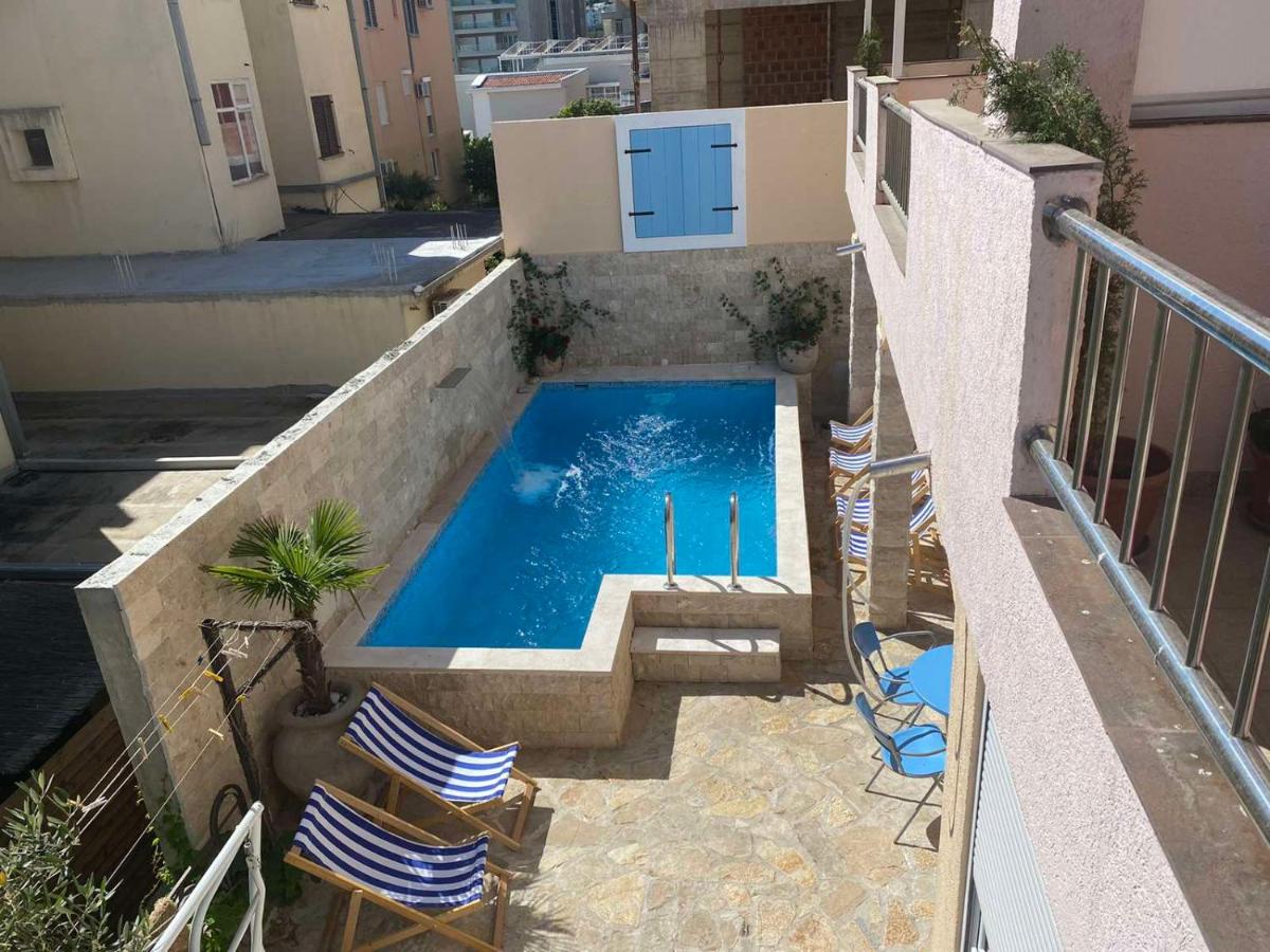 amforaproperty.com/Izdavanje apartmana u luksuznoj vili sa bazenom na samo 200m od mora,Petrovac-Budva (NA PERIOD DO 01.06.2023)