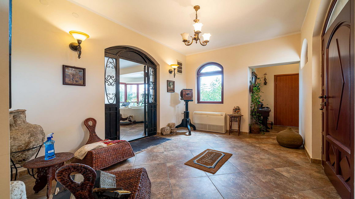 amforaproperty.com/Na prodaju kuća sa bazenom,Kavač-Kotor