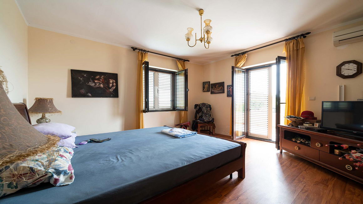 amforaproperty.com/Na prodaju kuća sa bazenom,Kavač-Kotor