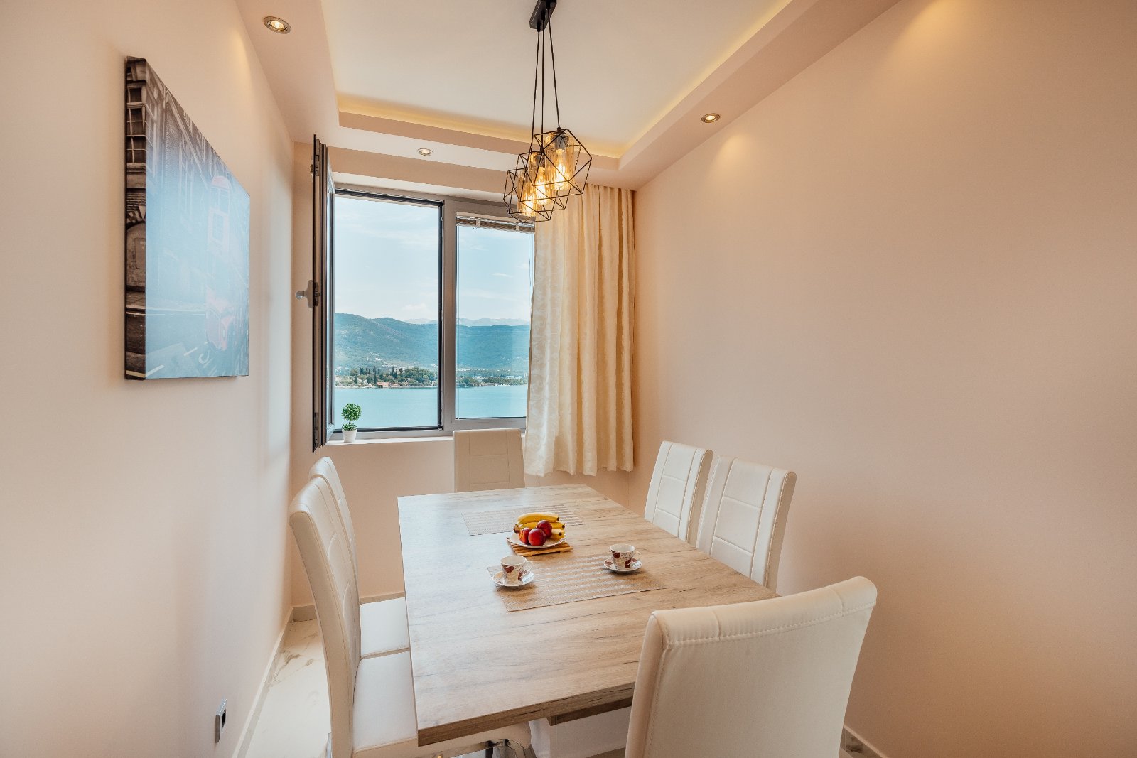 amforaproperty.com/Dvosoban stan 64m2 sa garaznim mestom i fantasticnim pogledom na more, Tivat - Obala Đuraševića (Gratis 85m2 zemljišta oko zgrade)