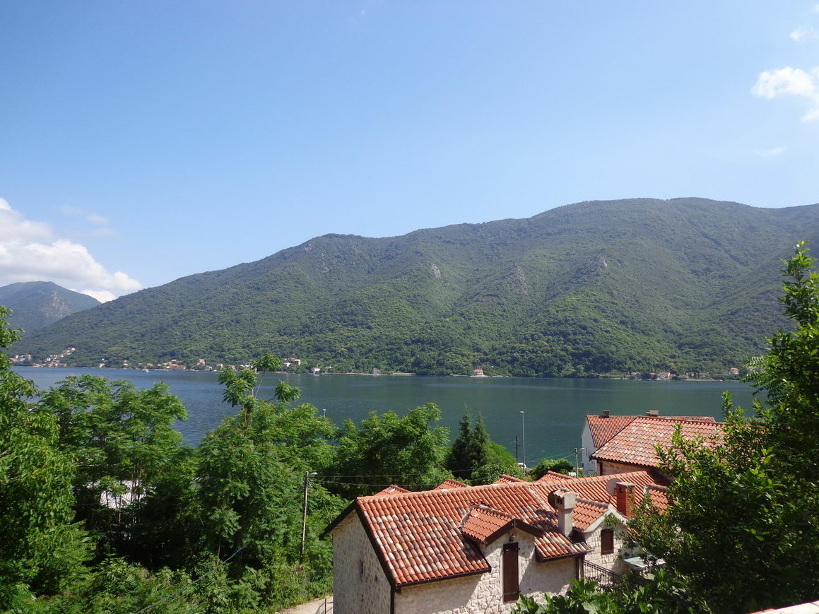 amforaproperty.com/Gradjevinski plac 7,010m2  na 30 metara od mora,Lipci-opština Kotor (Mogućnost zajedničke gradnje)