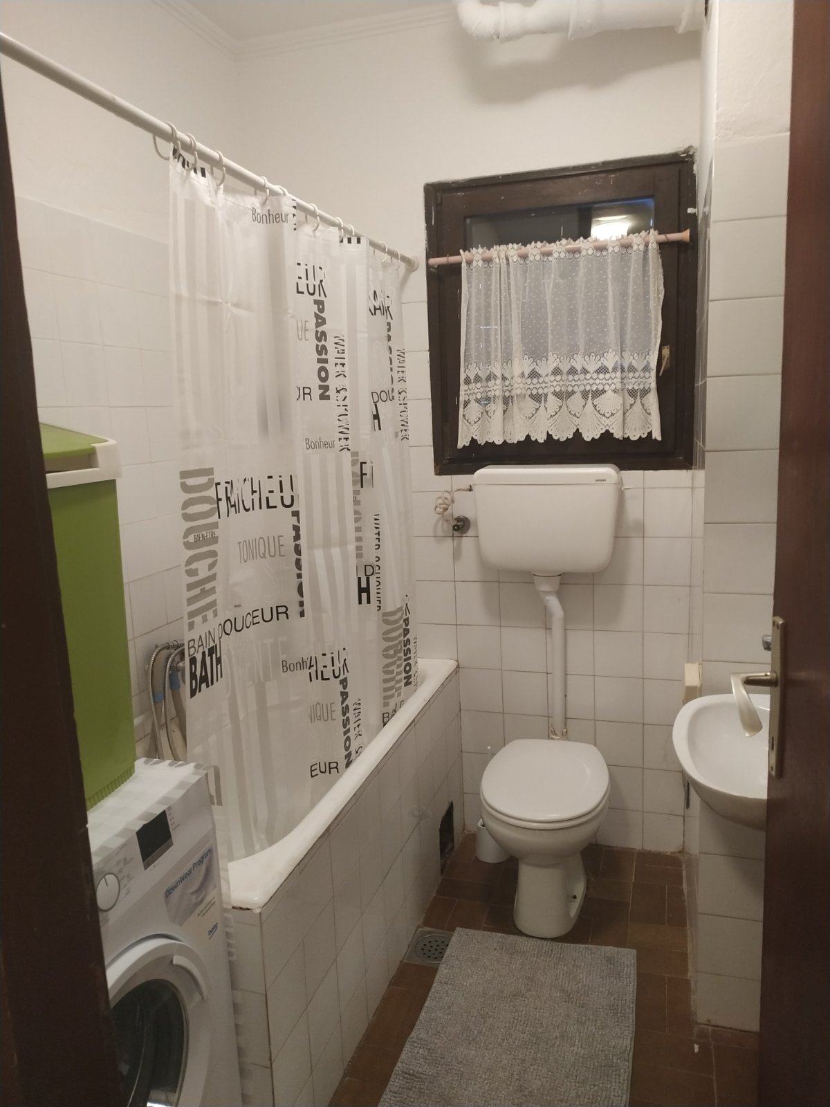 amforaproperty.com/Garsonjera površine 38m2 plus terasa 9m2,na odličnoj lokaciji,Dobrota-Kotor.