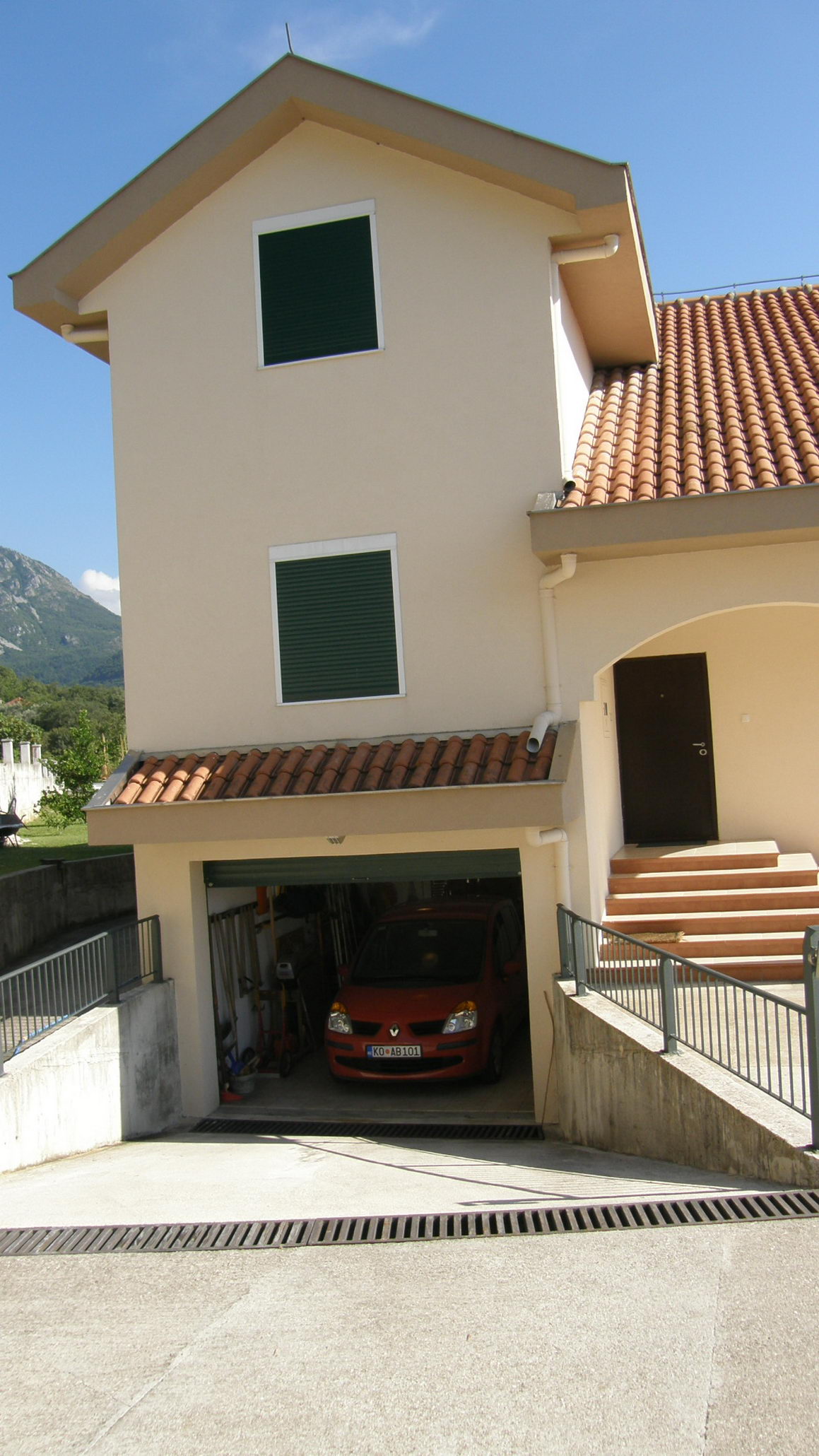 amforaproperty.com/Trospratna kuća 157m2 sa pogledom na more, Kavač-Kotor.