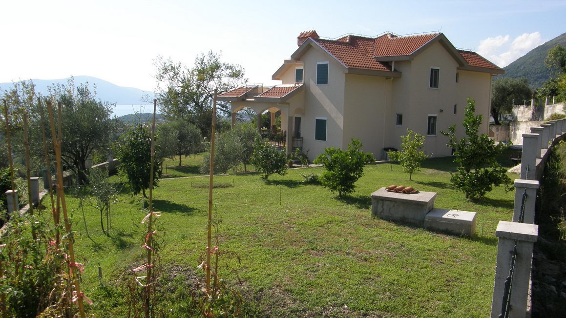 amforaproperty.com/Trospratna kuća 157m2 sa pogledom na more, Kavač-Kotor.