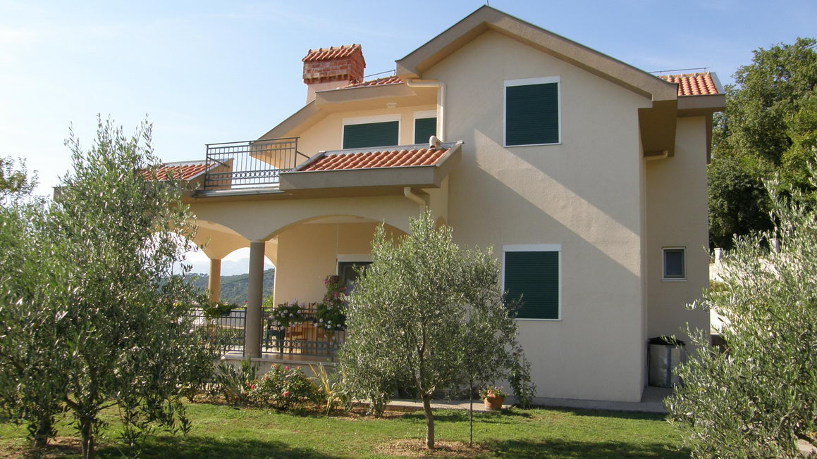 amforaproperty.com/Trospratna kuća 157m2 sa pogledom na more, Kavač-Kotor.