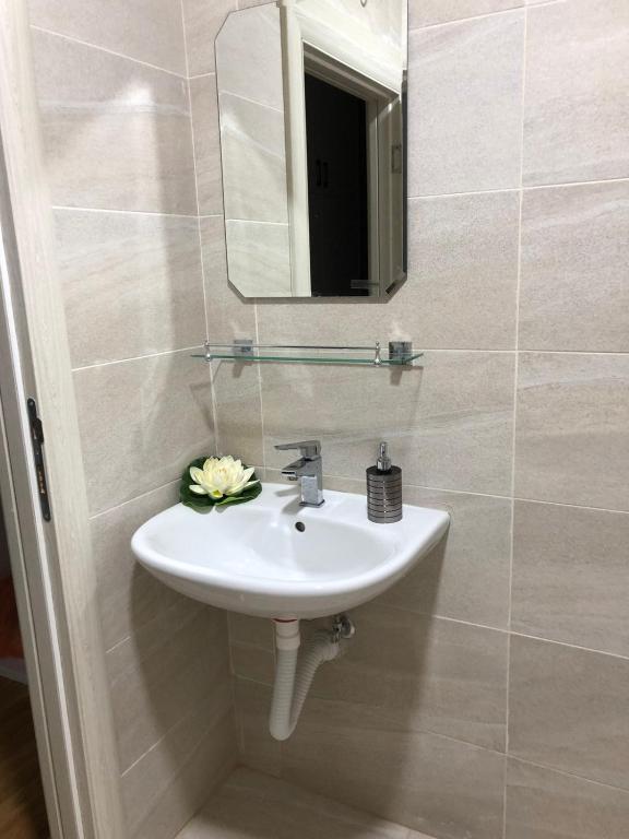 amforaproperty.com/Moderno opremljena garsonjera 27m2 na odličnoj lokaciji  iza HDL Laković na zaobilaznici,Lazi-Budva.ODLIČNA PONUDA!!!