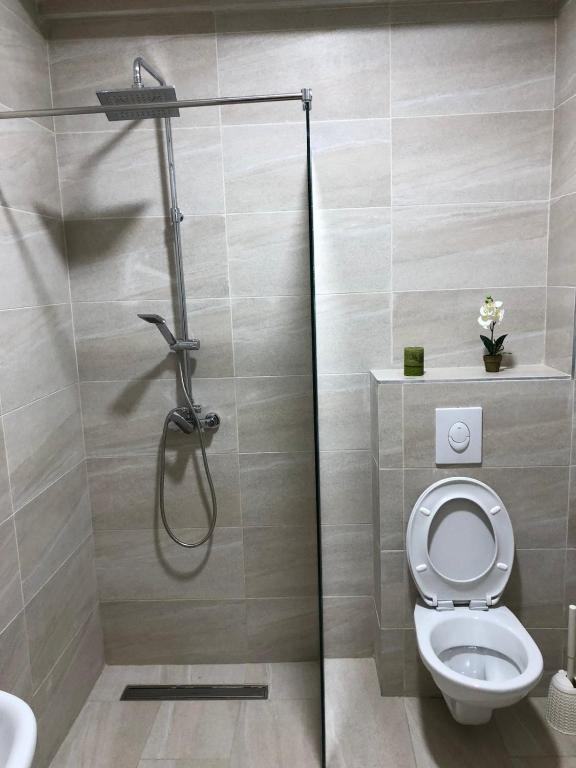 amforaproperty.com/Moderno opremljena garsonjera 27m2 na odličnoj lokaciji  iza HDL Laković na zaobilaznici,Lazi-Budva.ODLIČNA PONUDA!!!