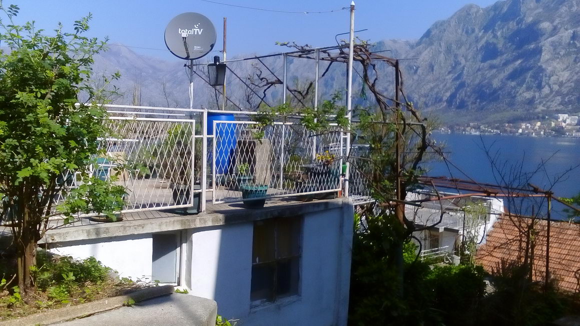 amforaproperty.com/Kamena kuća 54m2 na 30 metara od obale u naselju Muo-Kotor.