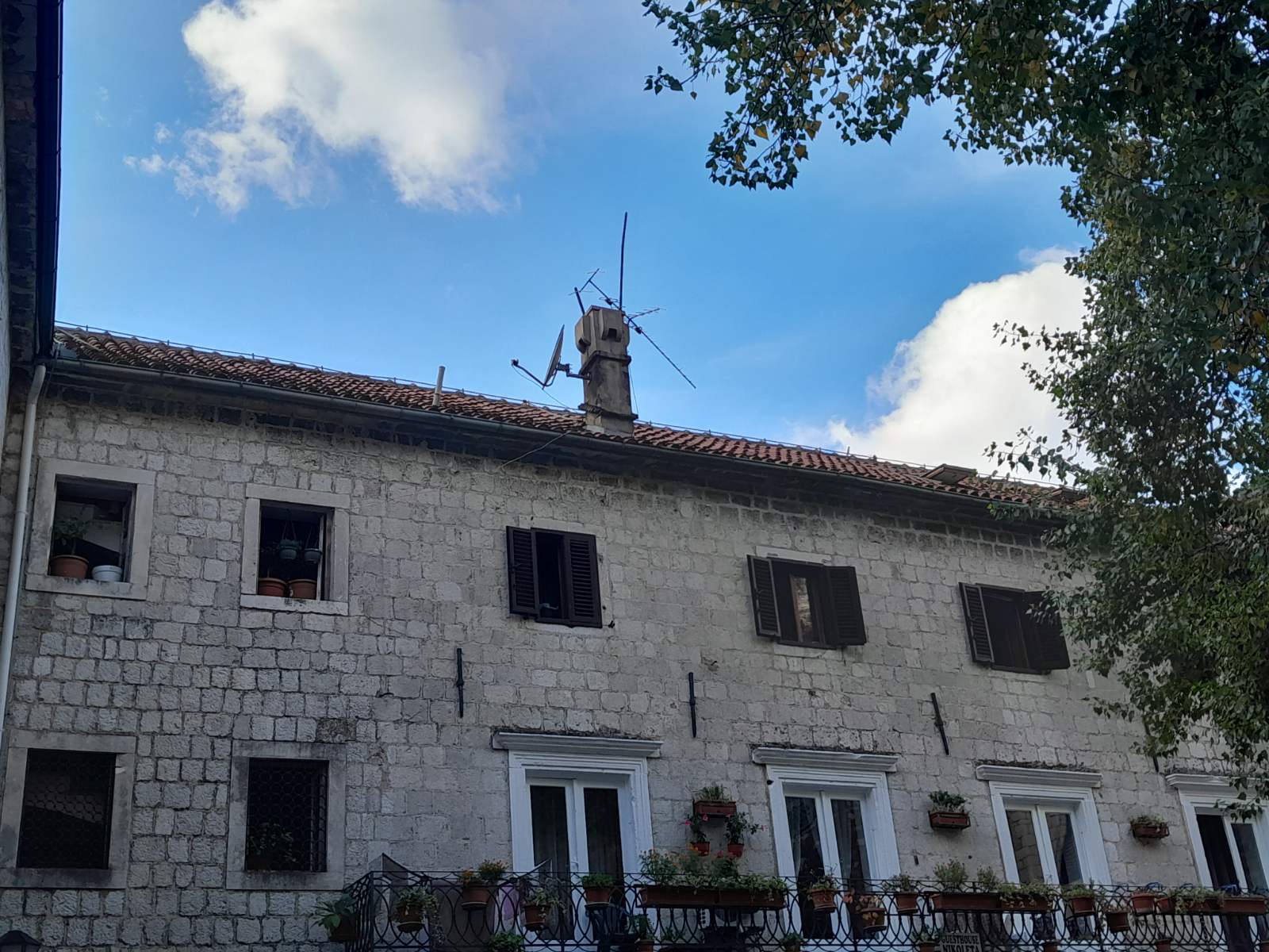 amforaproperty.com/Renoviran dupleks stan 110m2 na odličnoj lokaciji ,Stari grad-Kotor.