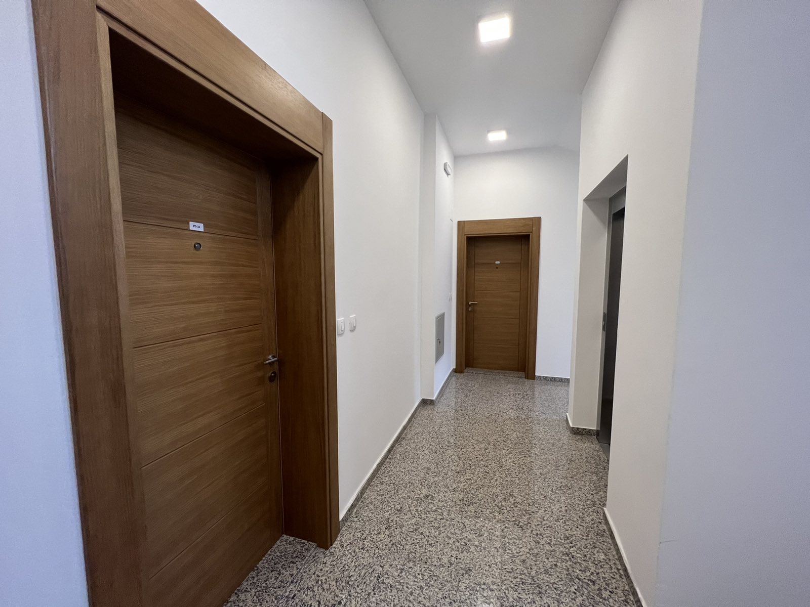 amforaproperty.com/Nov jednosoban stan 46m2 u novom objektu na zaobilaznici kod Tehnomax marketa u Budvi.