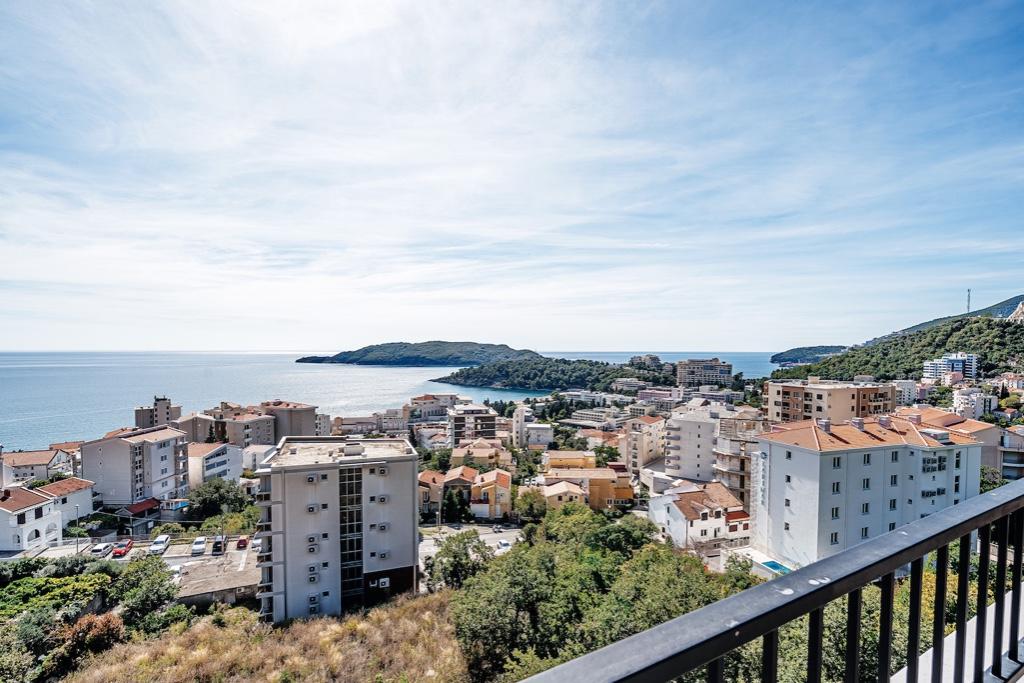 amforaproperty.com/Prelep dvosoban penthouse sa panoramskim pogledom na more i grad,fantastična lokacija,Becici.