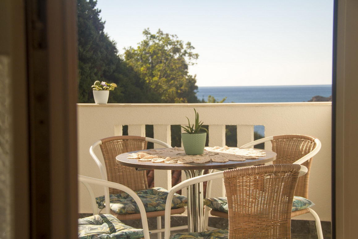 Garsonjera 26m2 sa pogledom na more na fantastičnoj lokaciji na samo 30 metara od mora,Sveti Stefan-Budva. - Amfora Real Estate