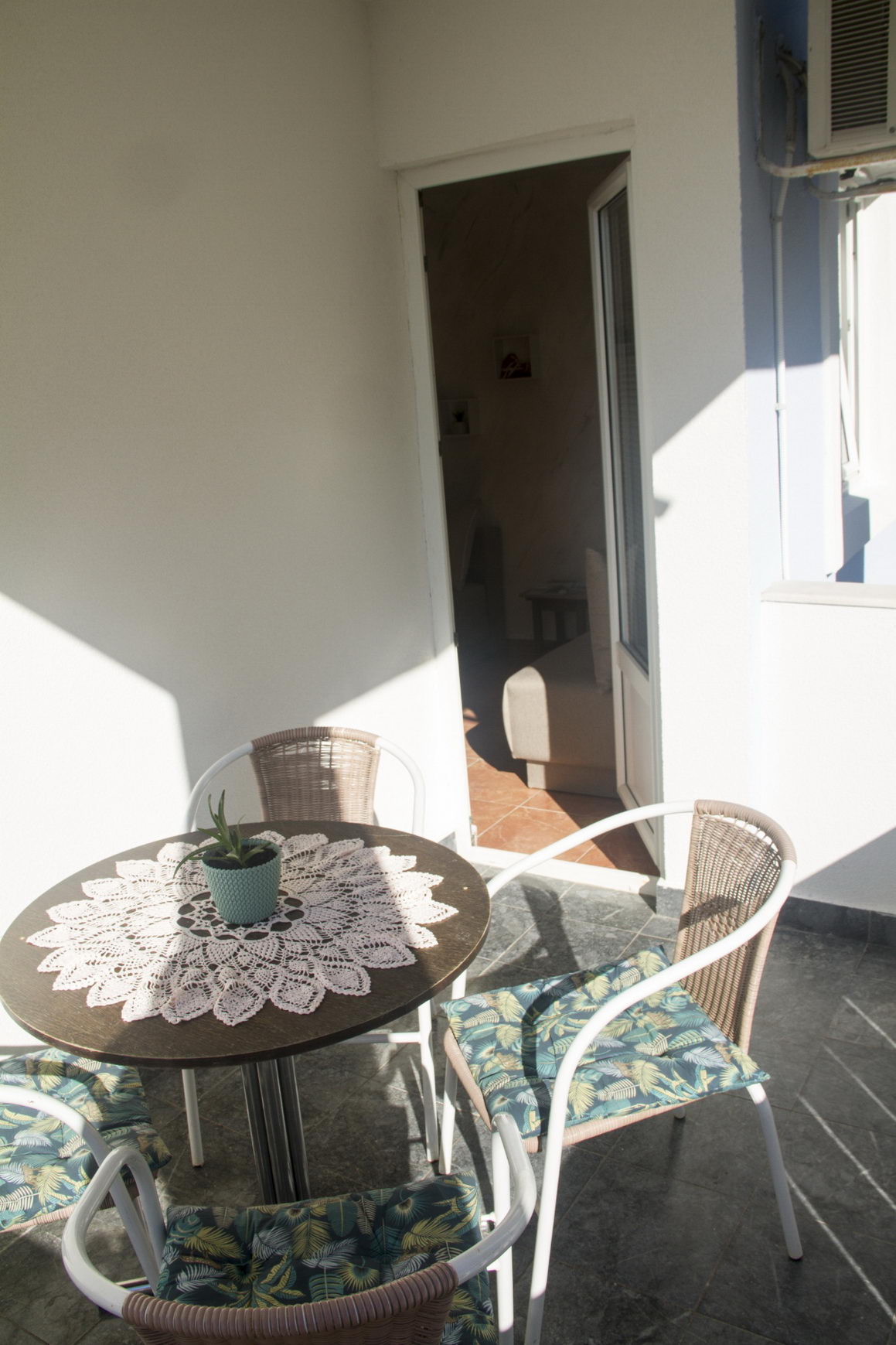 Garsonjera 26m2 sa pogledom na more na fantastičnoj lokaciji na samo 30 metara od mora,Sveti Stefan-Budva. - Amfora Real Estate