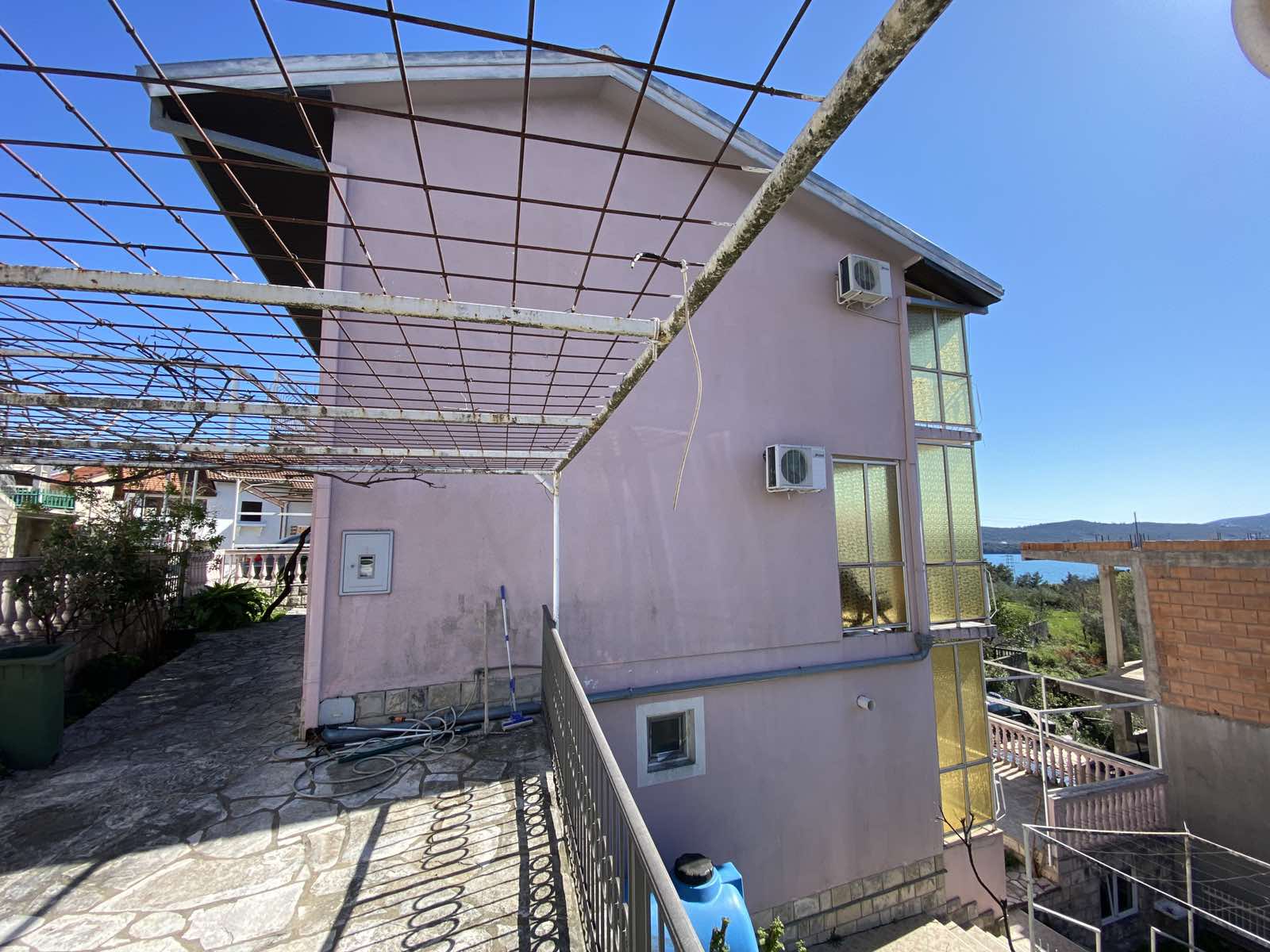 amforaproperty.com/Trospratna kuća 180m2 sa panoramskim pogledom na more,Kava-Tivat.