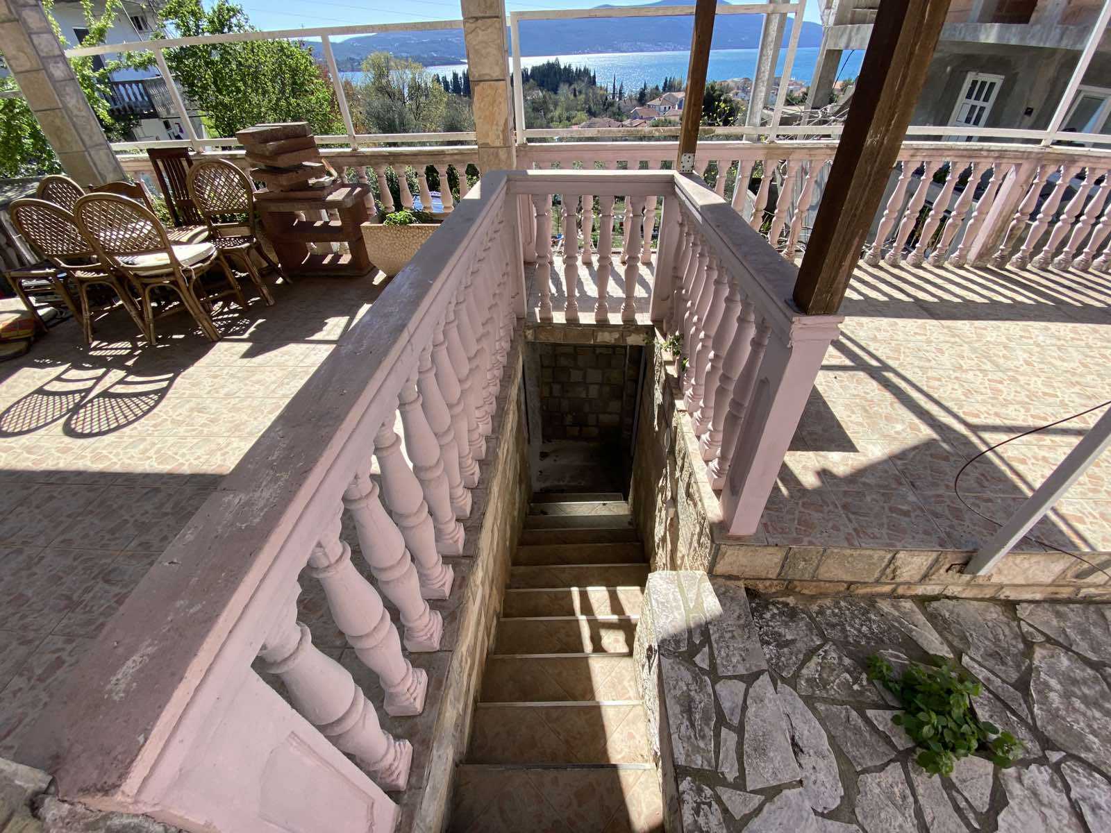 amforaproperty.com/Trospratna kuća 180m2 sa panoramskim pogledom na more,Kava-Tivat.