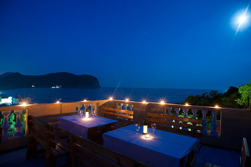 amforaproperty.com/Prodaje se ugostiteljsko-turistički kompleks sa restoranom,Buljarica,opština Budva.