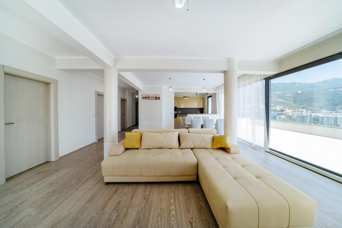 amforaproperty.com/Luksuzan trosoban penthouse 233m2 sa panoramskim pogledom na more u novom kompleksu,Becici-Budva.