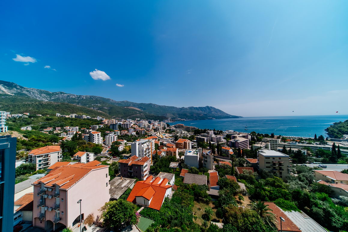 amforaproperty.com/Luksuzan trosoban penthouse 233m2 sa panoramskim pogledom na more u novom kompleksu,Becici-Budva.