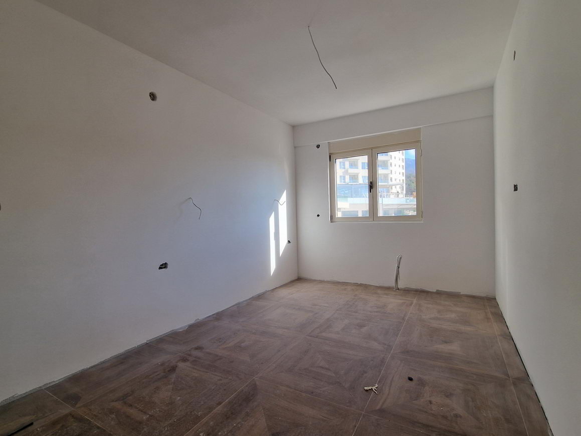 amforaproperty.com/Trosoban  stan (150m2) u novoj zgradi u Bečićima,Izvrsna lokacija sa pogledom na more.