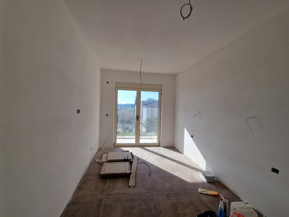 amforaproperty.com/Trosoban  stan (150m2) u novoj zgradi u Bečićima,Izvrsna lokacija sa pogledom na more.