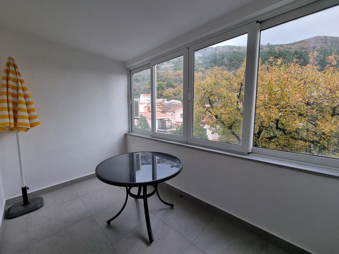 amforaproperty.com/Komforan,moderno opremljen jednosoban stan površine 70m2,Lazi - Budva.(NA DUZI PERIOD)