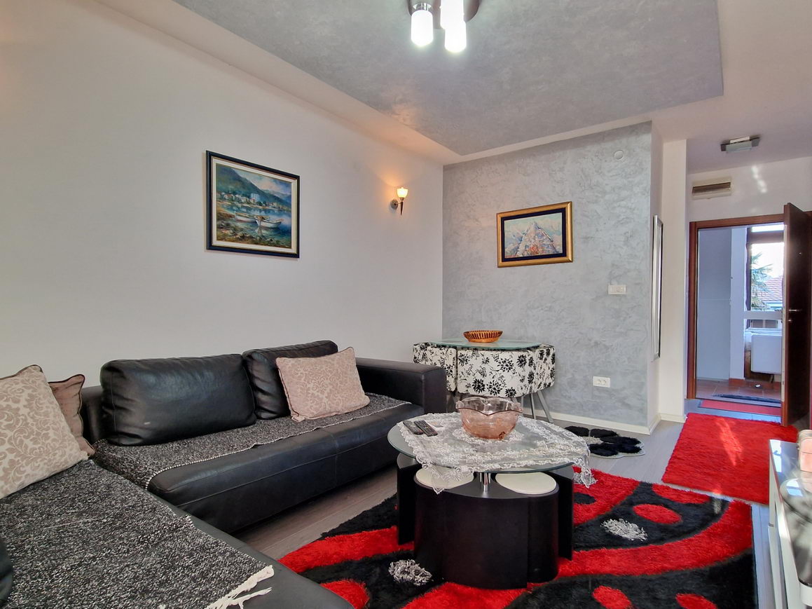 amforaproperty.com/Jednosoban renoviran stan 37m2 plus terasa 4m2,na atraktivnoj lokaciji kod osnovne skole u Budvi.