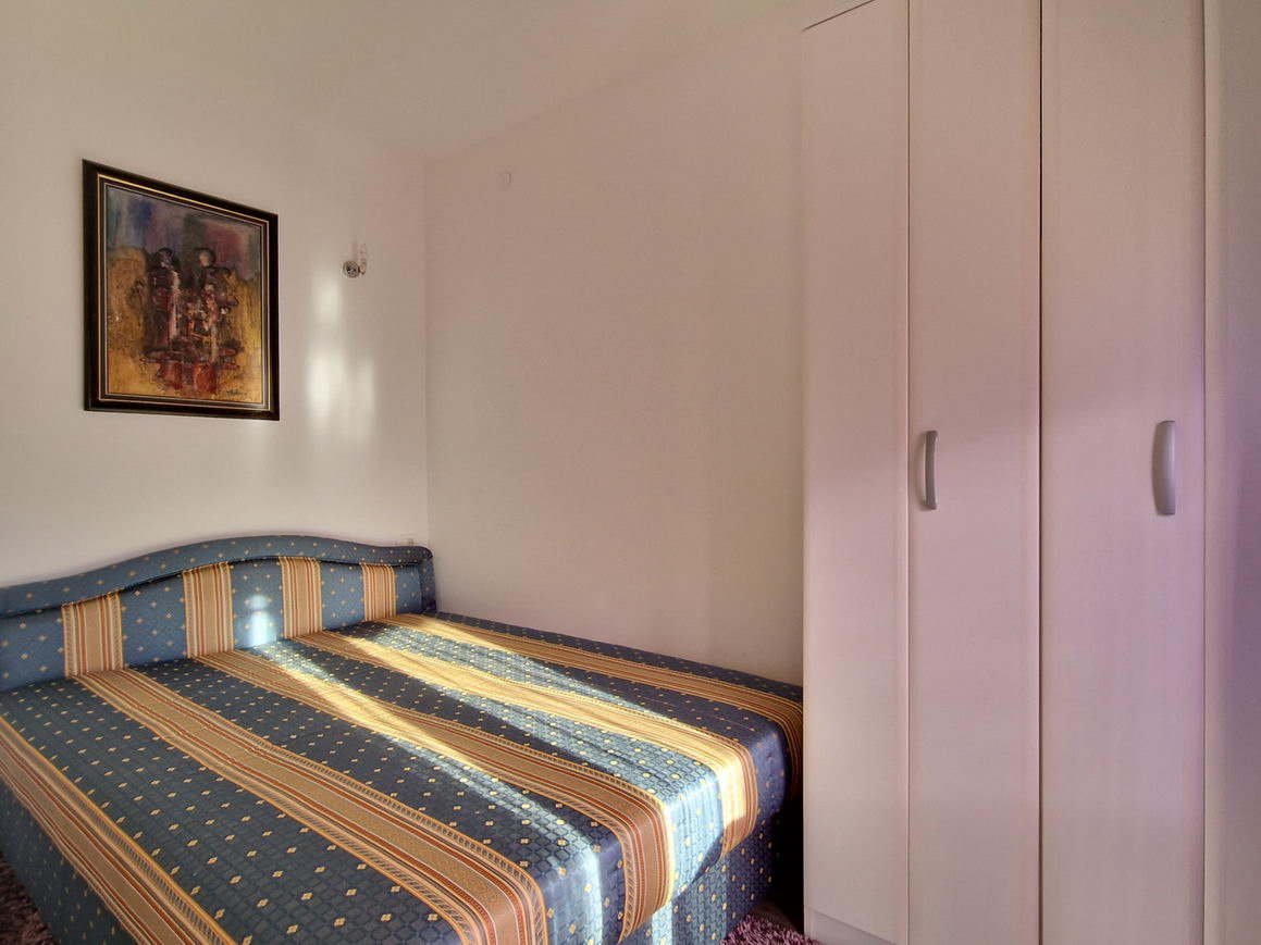 amforaproperty.com/Jednosoban renoviran stan 37m2 plus terasa 4m2,na atraktivnoj lokaciji kod osnovne skole u Budvi.