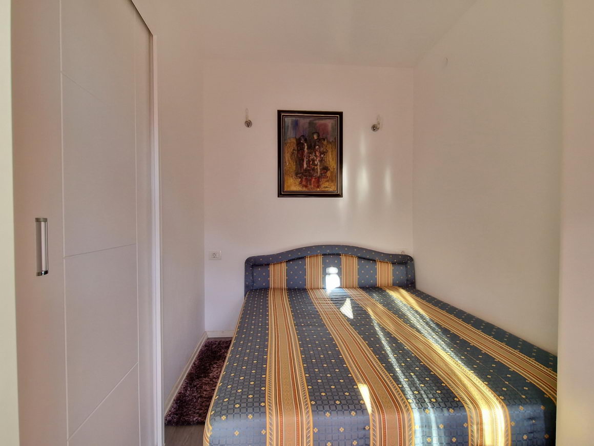 amforaproperty.com/Jednosoban renoviran stan 37m2 plus terasa 4m2,na atraktivnoj lokaciji kod osnovne skole u Budvi.