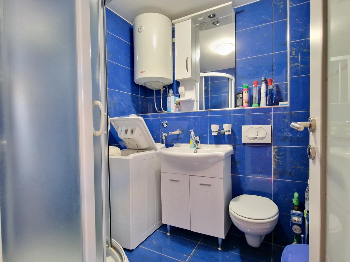 amforaproperty.com/Jednosoban renoviran stan 37m2 plus terasa 4m2,na atraktivnoj lokaciji kod osnovne skole u Budvi.