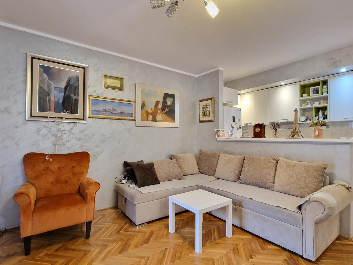 amforaproperty.com/Jednosoban renoviran stan površine 52m2 plus 10m2 terasa, na lokaciji Dubovica Lux-Budva. HITNA PRODAJA!!!