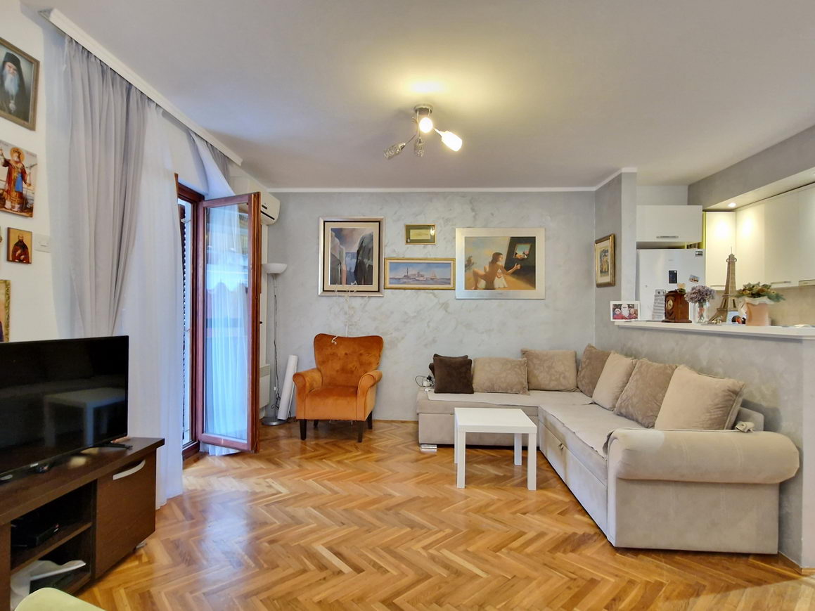 amforaproperty.com/Jednosoban renoviran stan površine 52m2 plus 10m2 terasa, na lokaciji Dubovica Lux-Budva. HITNA PRODAJA!!!