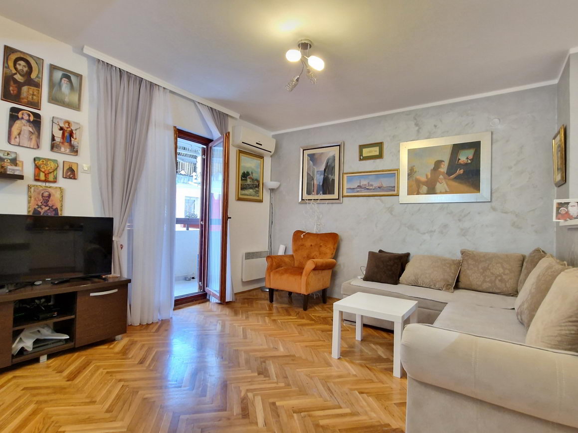 amforaproperty.com/Jednosoban renoviran stan površine 52m2 plus 10m2 terasa, na lokaciji Dubovica Lux-Budva. HITNA PRODAJA!!!