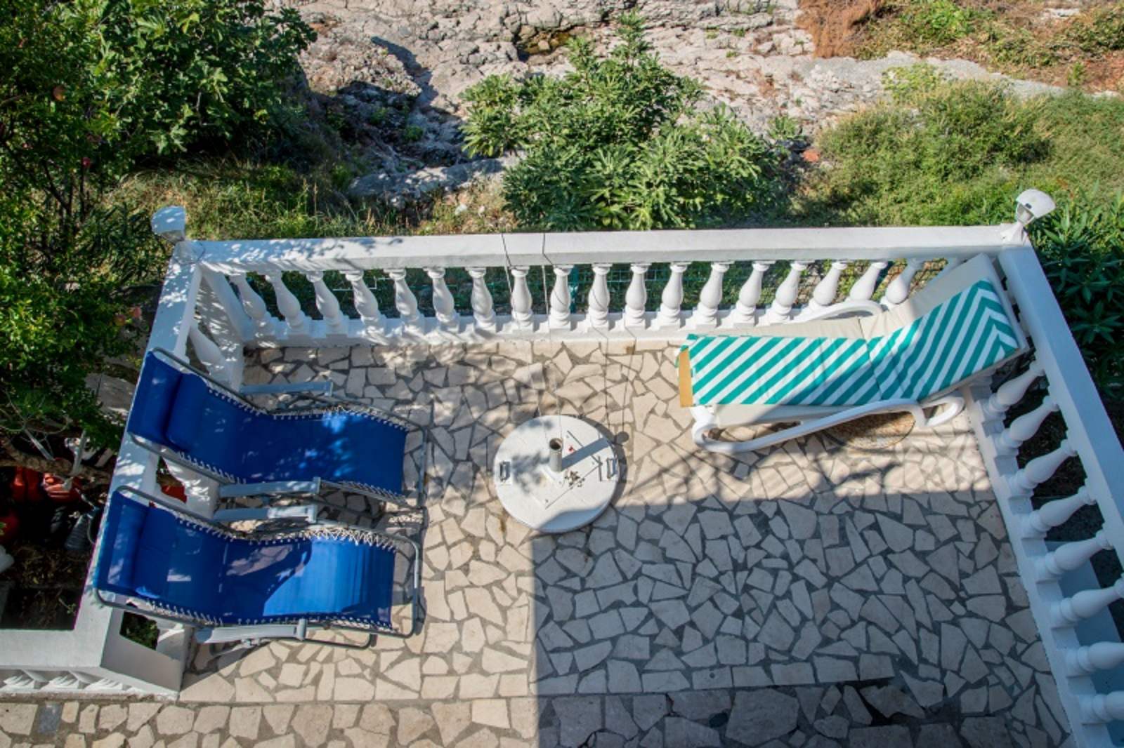 amforaproperty.com/Dvospratna kuca (90m2) na prvoj liniji do mora sa sopstvenom plažom i panoramskim pogledom,Dobre Vode,Bar.