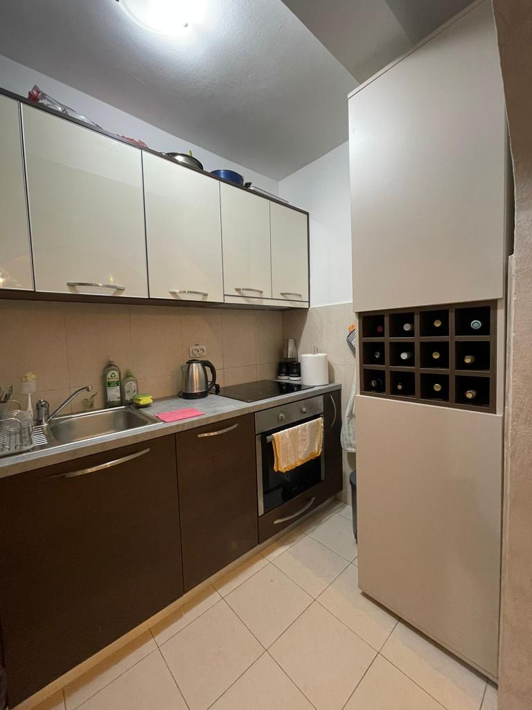 Jednosoban moderno opremljen stan 57m2 na odlicnoj lokaciji,preko puta HDL Lakovica u Budvi (Babilonija) - Amfora Real Estate