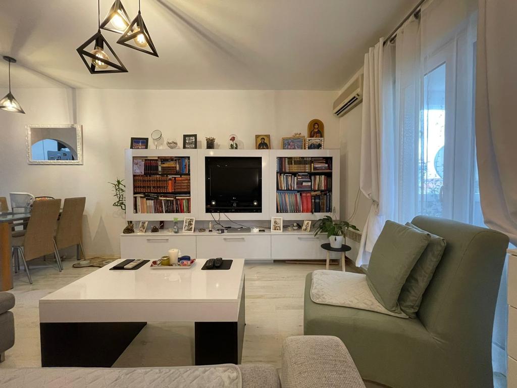 Jednosoban moderno opremljen stan 57m2 na odlicnoj lokaciji,preko puta HDL Lakovica u Budvi (Babilonija) - Amfora Real Estate