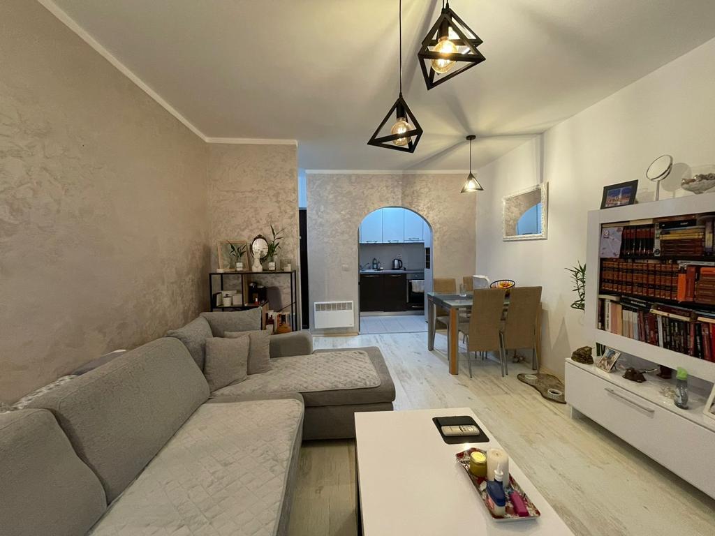 Jednosoban moderno opremljen stan 57m2 na odlicnoj lokaciji,preko puta HDL Lakovica u Budvi (Babilonija) - Amfora Real Estate