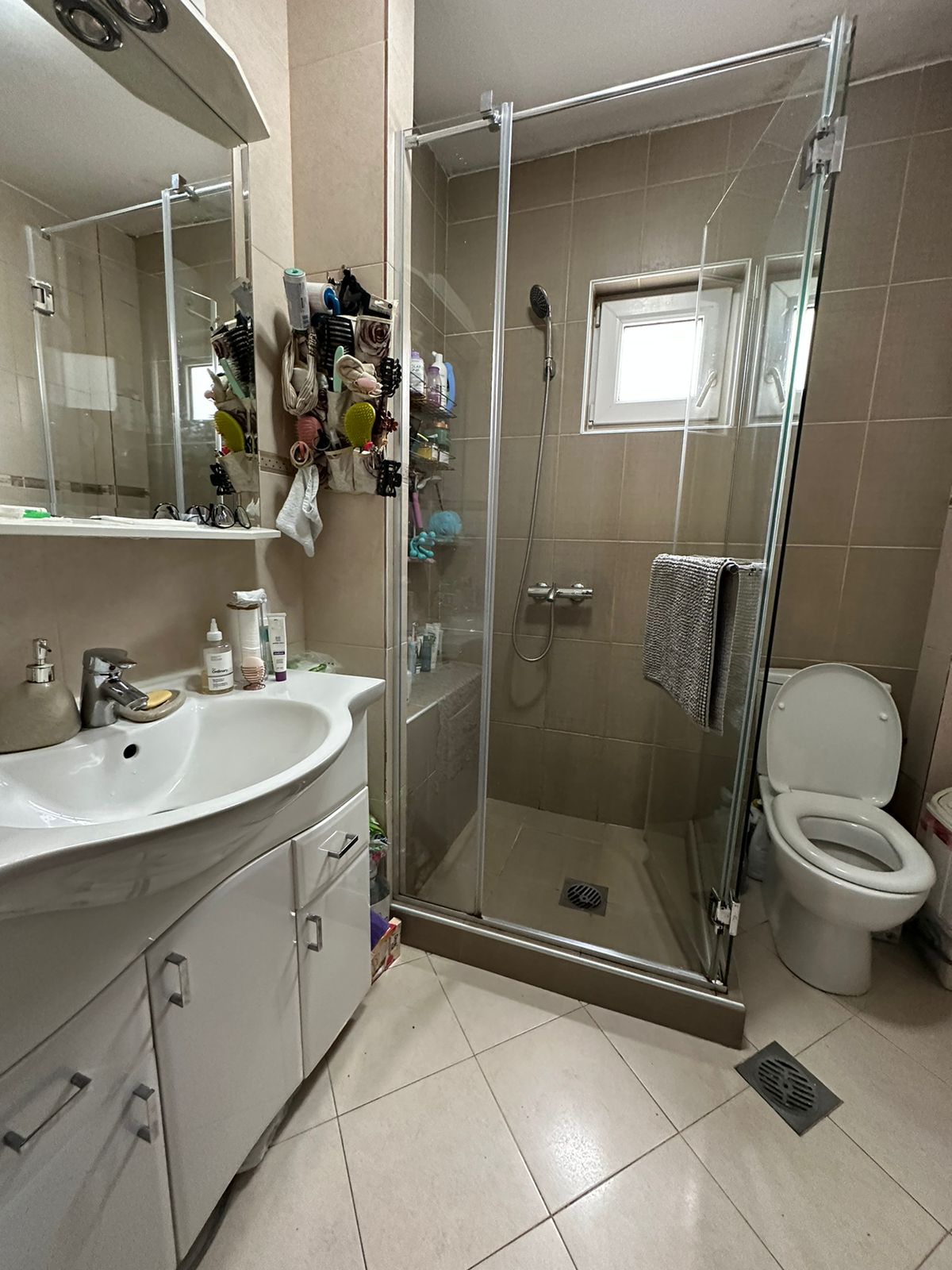 Jednosoban moderno opremljen stan 57m2 na odlicnoj lokaciji,preko puta HDL Lakovica u Budvi (Babilonija) - Amfora Real Estate