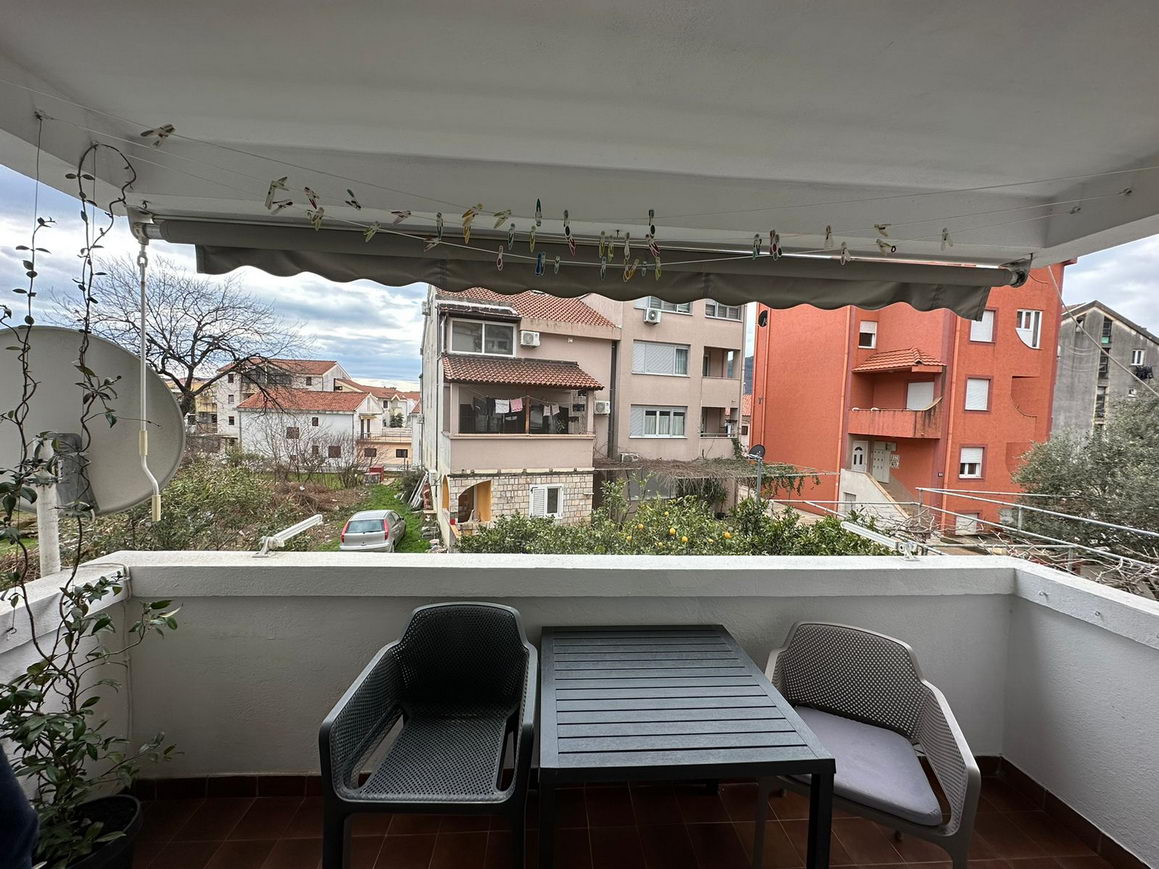 Jednosoban moderno opremljen stan 57m2 na odlicnoj lokaciji,preko puta HDL Lakovica u Budvi (Babilonija) - Amfora Real Estate