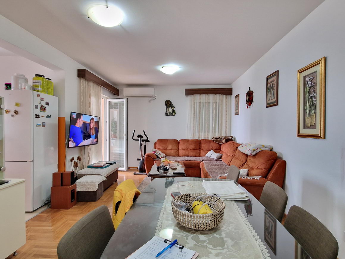 amforaproperty.com/Luksuzan dvosoban,kompletno namešten stan 76m2 plus terase,Rozino-Budva.