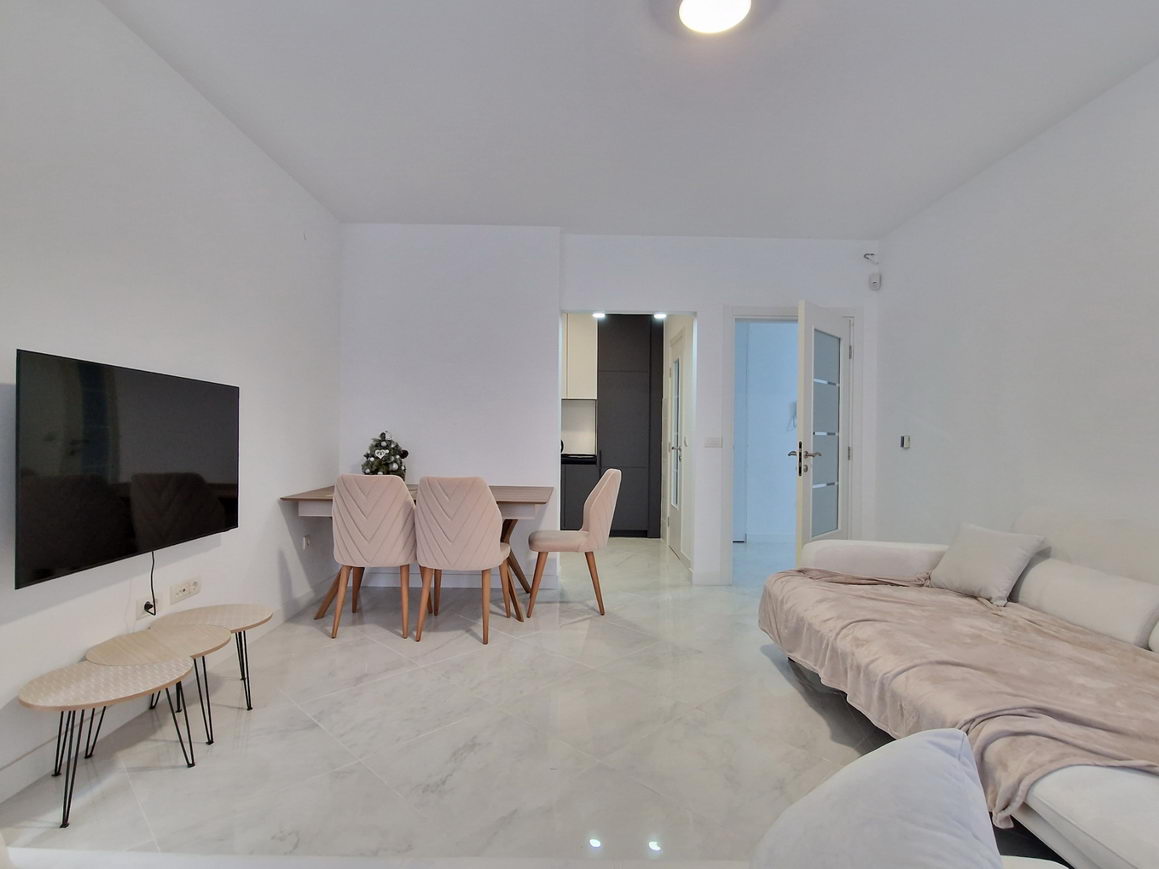 amforaproperty.com/Trosoban luksuzno opremljen stan 95m2 u zgradi novije gradnje,Rozino-Budva.