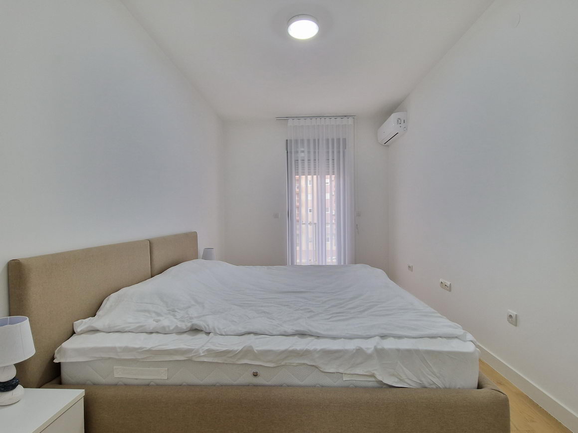 amforaproperty.com/Trosoban luksuzno opremljen stan 95m2 u zgradi novije gradnje,Rozino-Budva.