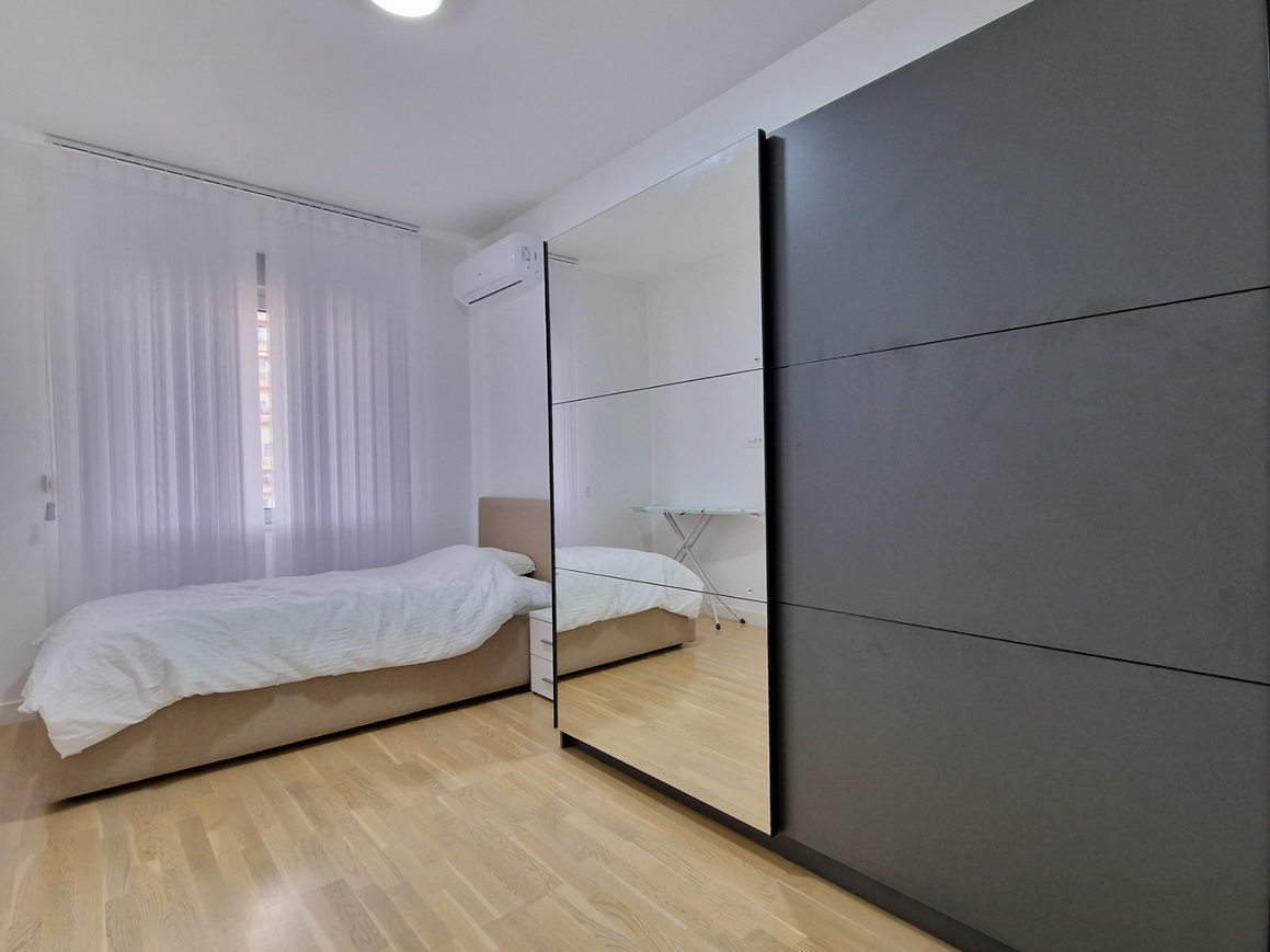 amforaproperty.com/Trosoban luksuzno opremljen stan 95m2 u zgradi novije gradnje,Rozino-Budva.