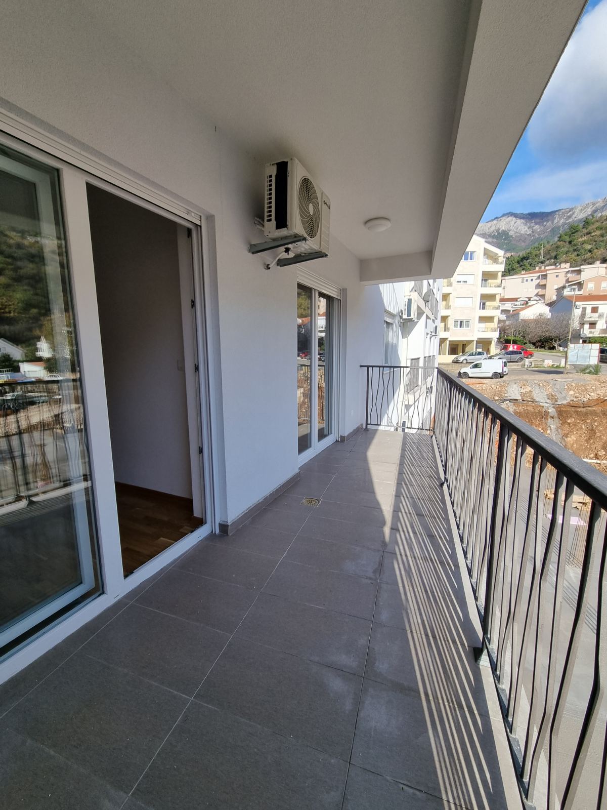 amforaproperty.com/Nov jednosoban stan 42m2 u novoj stambenoj zgradi,Budva-Lazi.