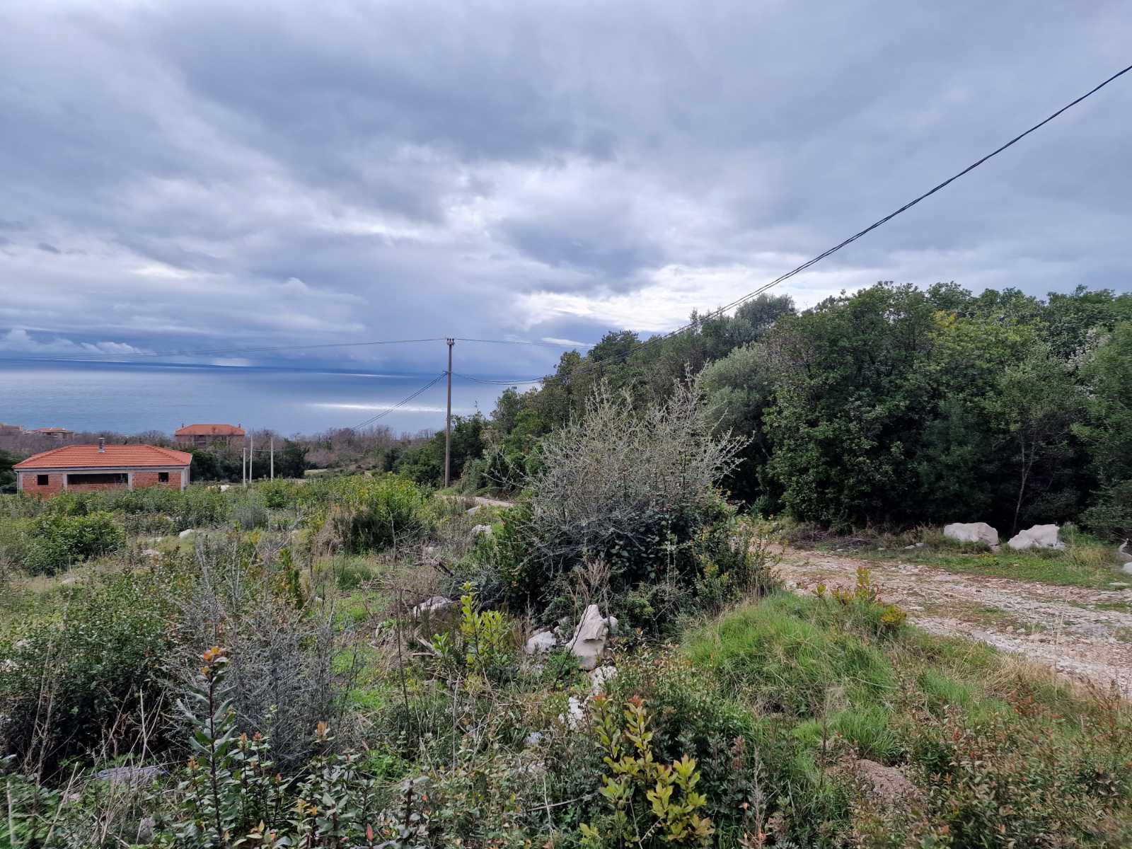 amforaproperty.com/Urbanizovan plac  600m2 sa pogledom na more,Krimovica-Opstina Kotor.