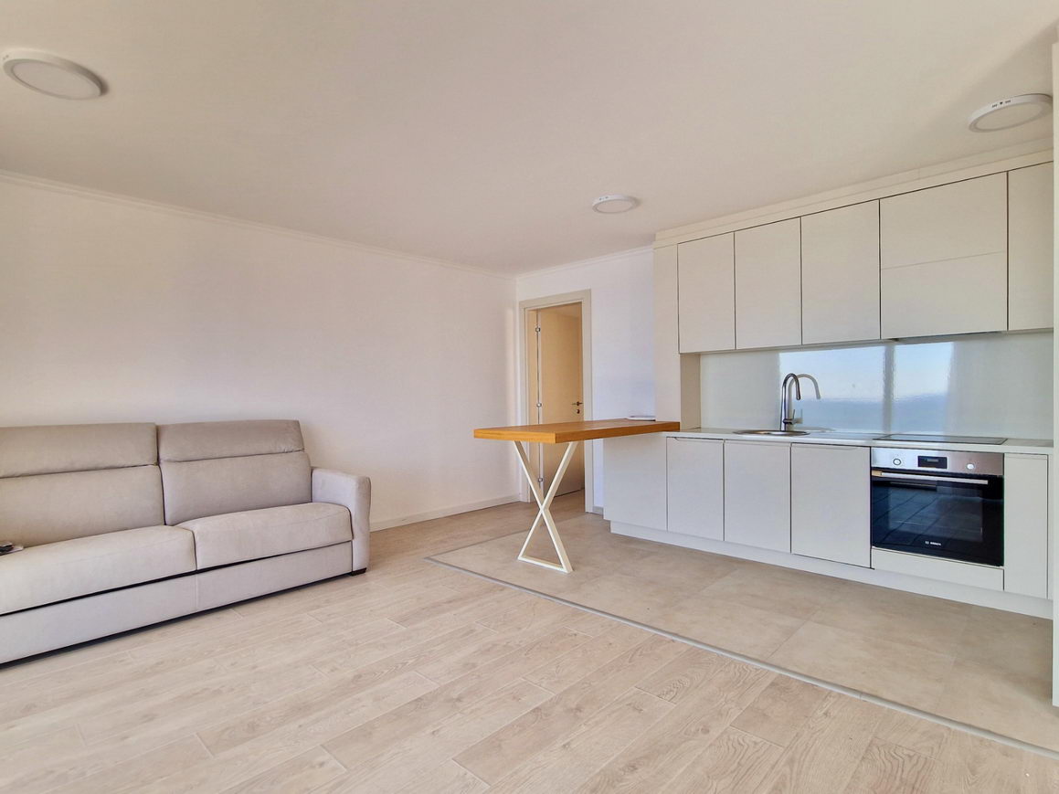 EKSKLUZIVNO!! NOV JEDNOSOBAN STAN 73,1m2 U NOVOIZGRADJENOM KOMPLEKSU SA JEDINSTVENIM POGLEDOM NA MORE I GRAD U  BUDVI  - Amfora Real Estate