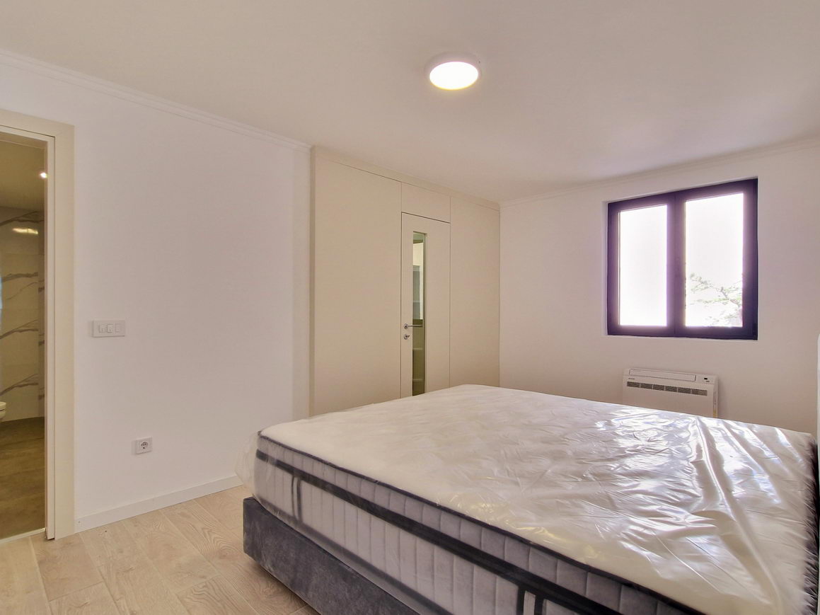 EKSKLUZIVNO!! NOV JEDNOSOBAN STAN 73,1m2 U NOVOIZGRADJENOM KOMPLEKSU SA JEDINSTVENIM POGLEDOM NA MORE I GRAD U  BUDVI  - Amfora Real Estate