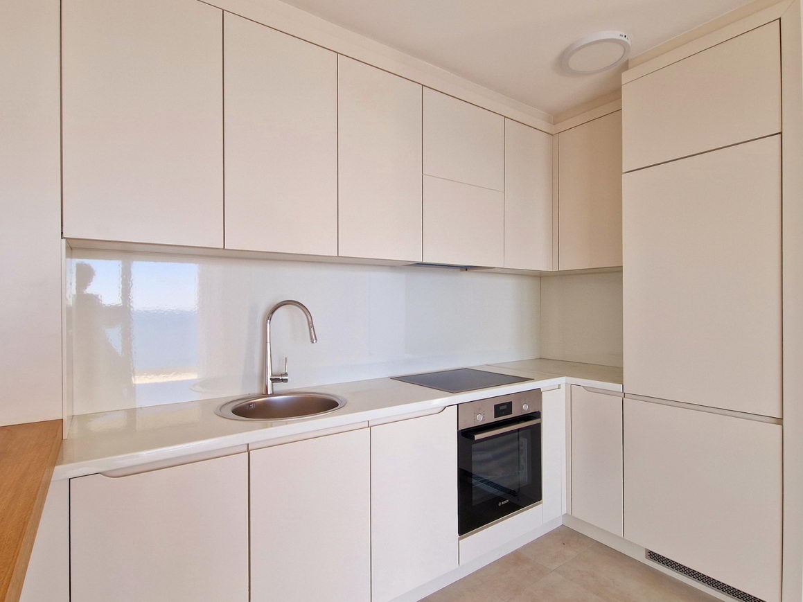 EKSKLUZIVNO!! NOV JEDNOSOBAN STAN 73,1m2 U NOVOIZGRADJENOM KOMPLEKSU SA JEDINSTVENIM POGLEDOM NA MORE I GRAD U  BUDVI  - Amfora Real Estate