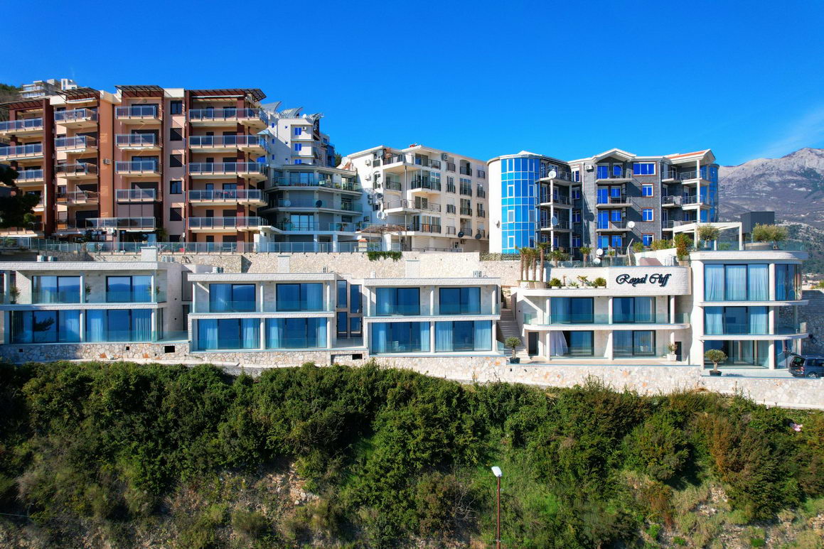 EKSKLUZIVNO!! NOV JEDNOSOBAN STAN 73,1m2 U NOVOIZGRADJENOM KOMPLEKSU SA JEDINSTVENIM POGLEDOM NA MORE I GRAD U  BUDVI  - Amfora Real Estate