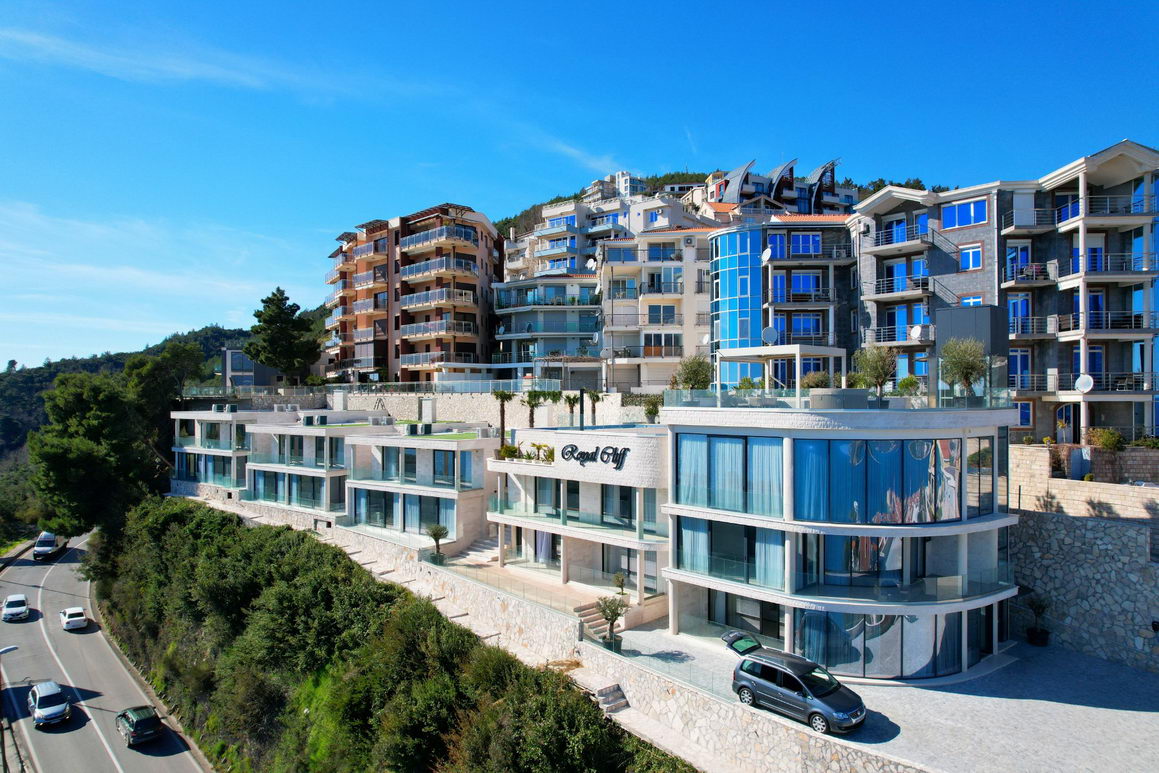 EKSKLUZIVNO!! NOV JEDNOSOBAN STAN 73,1m2 U NOVOIZGRADJENOM KOMPLEKSU SA JEDINSTVENIM POGLEDOM NA MORE I GRAD U  BUDVI  - Amfora Real Estate